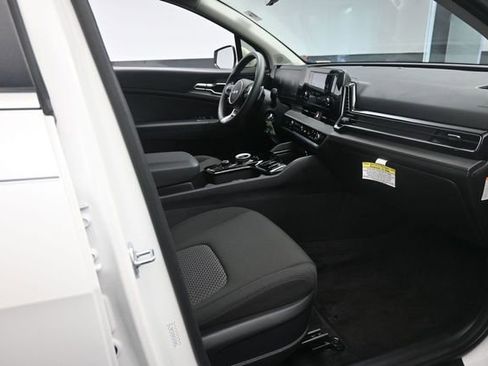 Used 2025 Kia Sportage LX AWD/4WD image 28
