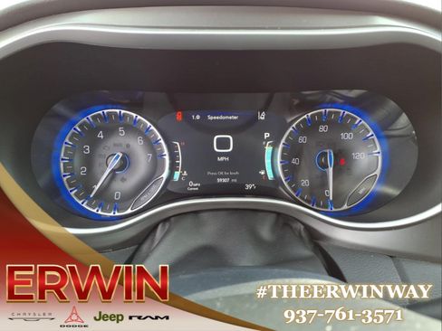 Certified 2024 Chrysler Pacifica Touring-L FWD image 16