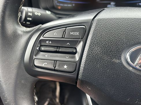 Used 2024 Hyundai Venue Limited image 15