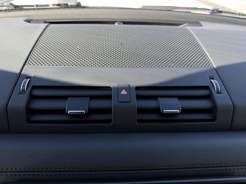 Used 2024 Land Rover Defender 130 X-Dynamic SE image 27