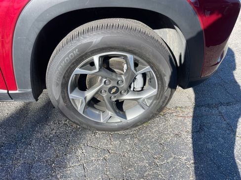 Used 2025 Chevrolet Trax LT w/ LT Convenience Package image 31