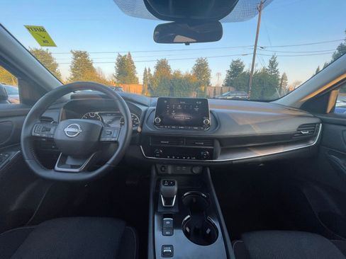 Used 2025 Nissan Rogue SV image 34