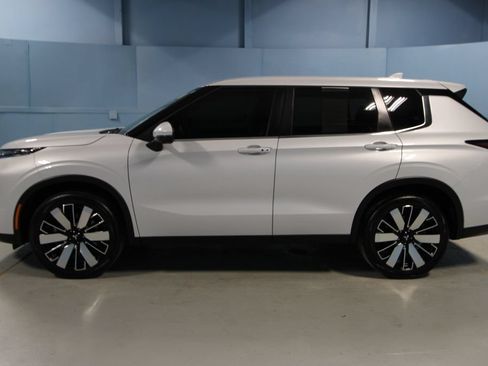 Used 2025 Mitsubishi Outlander SE AWD/4WD image 31