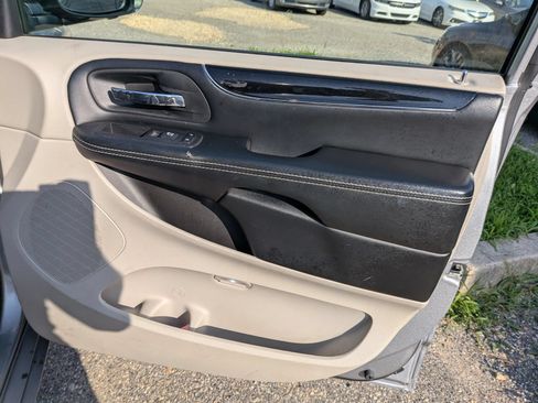 Used 2019 Dodge Grand Caravan SXT FWD image 33