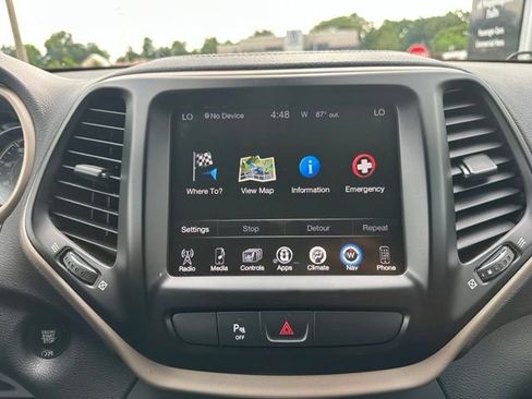 Used 2018 Jeep Cherokee Limited AWD/4WD image 28