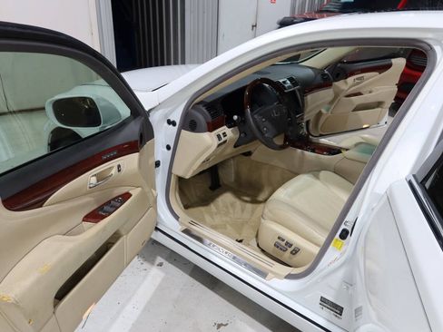 Used 2012 Lexus LS 460 w/ Comfort Pkg RWD image 17