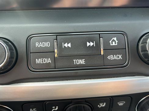 Used 2017 GMC Acadia SLT image 28