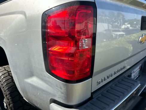 Used 2018 Chevrolet Silverado 1500 LT w/ All Star Edition RWD image 10