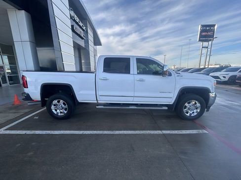 Used 2015 GMC Sierra 2500 SLT w/ Duramax Plus Package image 4