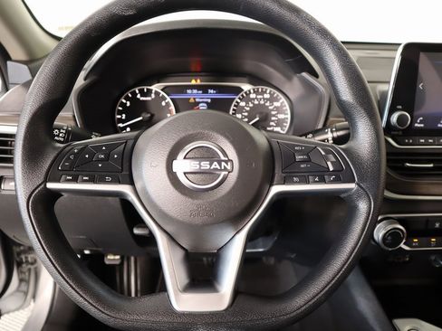 Used 2024 Nissan Altima 2.5 SV image 3