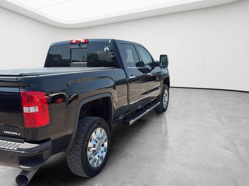 Used 2017 GMC Sierra 2500 Denali w/ Duramax Plus Package AWD/4WD image 4
