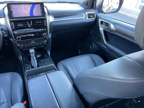 Used 2022 Lexus GX 460 Premium w/ Accessory Package image 10