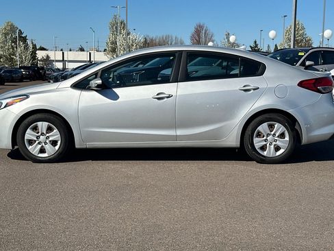 Used 2017 Kia Forte LX image 7