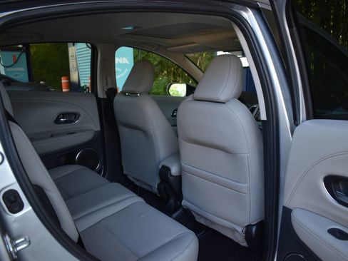 Used 2021 Honda HR-V EX-L image 11