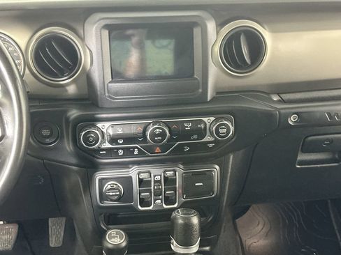Used 2018 Jeep Wrangler Unlimited Sport S AWD/4WD image 18