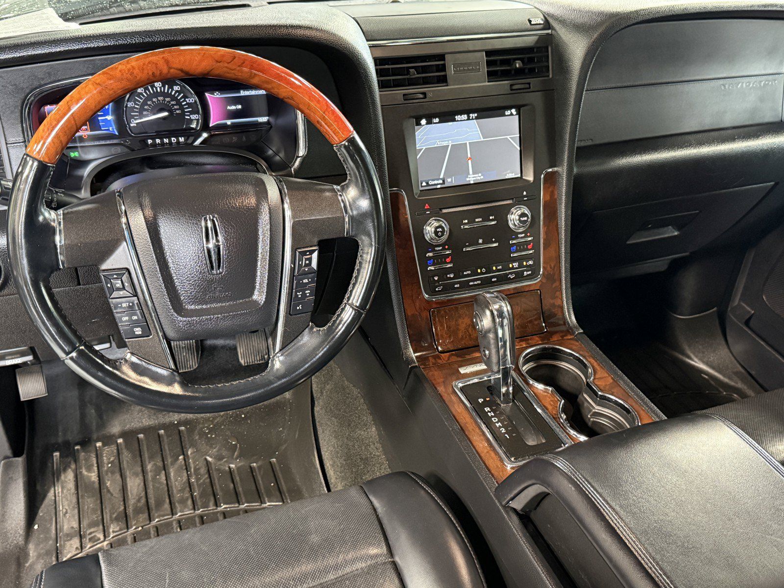 Used 2017 Lincoln Navigator Select AWD/4WD image 17