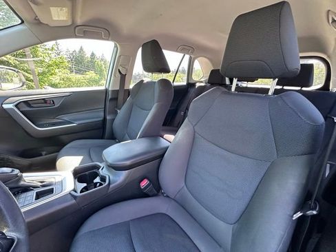Used 2021 Toyota RAV4 LE w/ Carpet Mat Package (TMS) AWD/4WD image 12