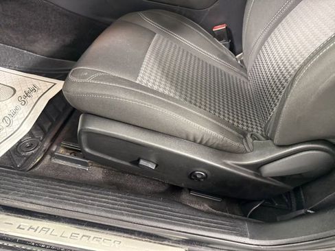 Used 2016 Dodge Challenger SXT w/ Driver Convenience Group image 22