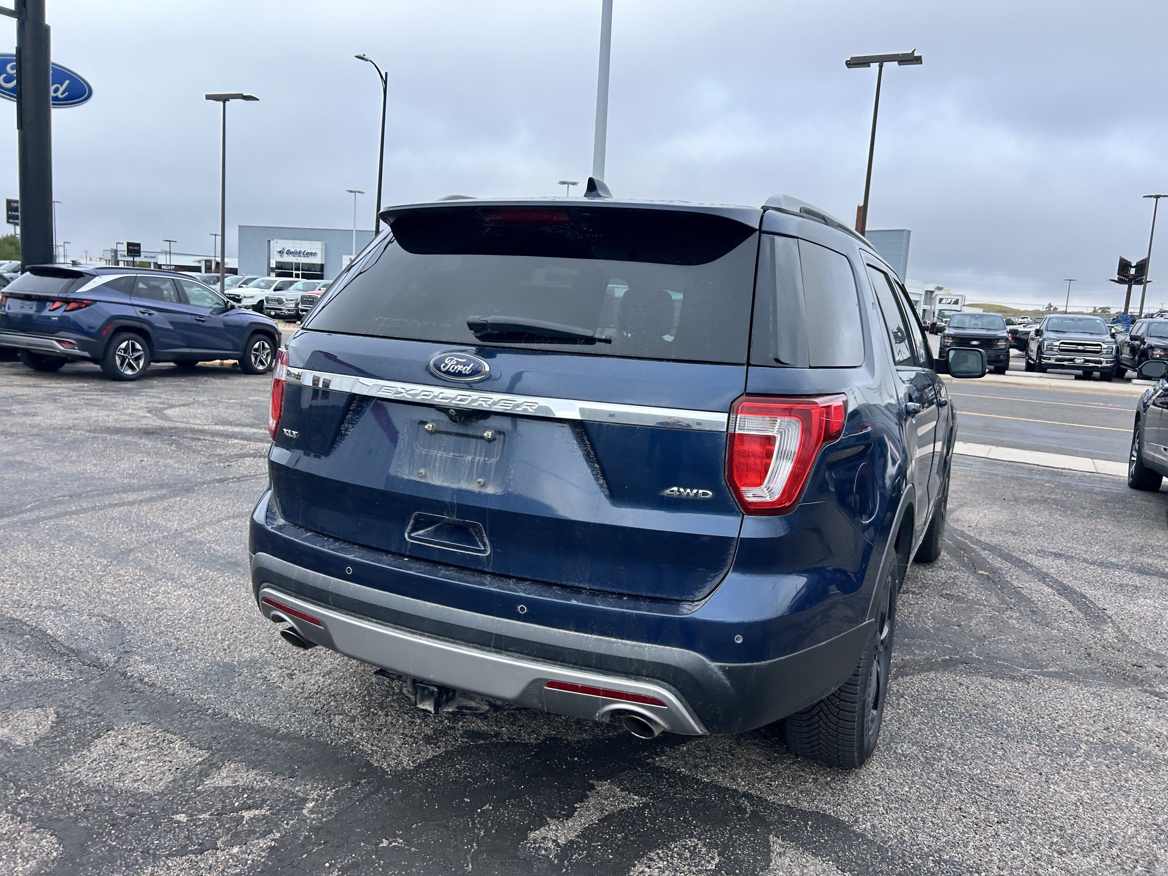 Used 2017 Ford Explorer XLT w/ Equipment Group 202A AWD/4WD image 5