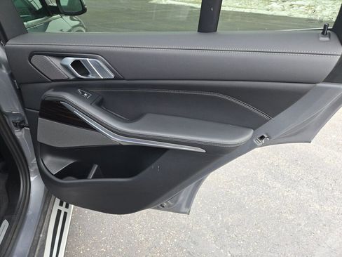 Used 2025 BMW X5 xDrive50e image 8