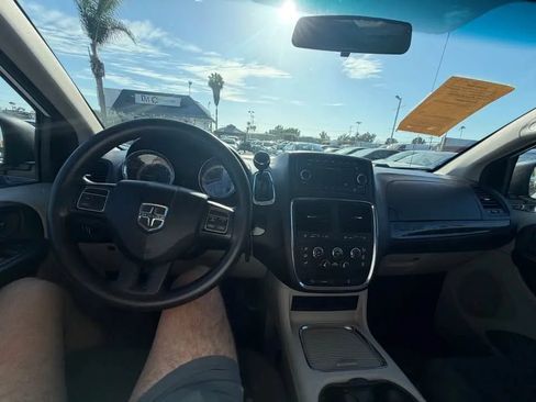Used 2014 Dodge Grand Caravan SXT FWD image 6