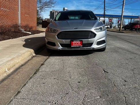 Used 2016 Ford Fusion SE FWD image 3