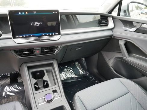 New 2025 Volkswagen Tiguan SE AWD/4WD image 10