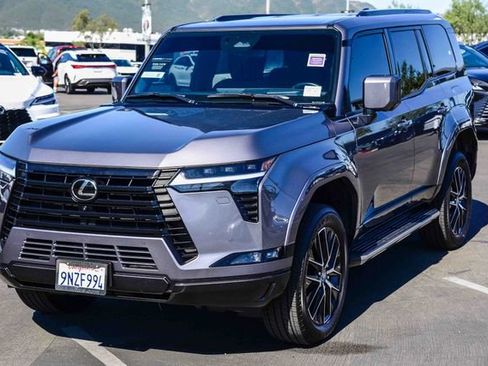 Used 2024 Lexus GX 550 w/ Accessory Package (31) AWD/4WD image 3