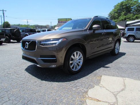 Used 2017 Volvo XC90 T6 Momentum w/ Vision Package AWD/4WD image 3