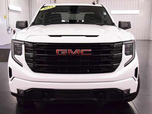 Used 2024 GMC Sierra 1500 Elevation image 2