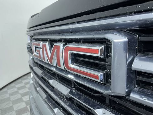 Used 2025 GMC Sierra 2500 AT4 w/ Technology Package AWD/4WD image 31