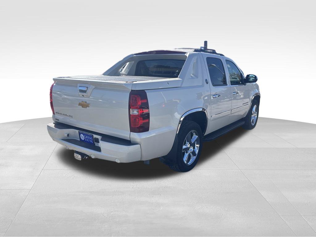 Used 2013 Chevrolet Avalanche LTZ AWD/4WD image 6