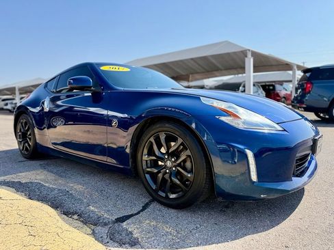 Used 2017 Nissan 370Z Coupe RWD image 3