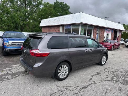 Used 2017 Toyota Sienna XLE w/ XLE Navigation Package AWD/4WD image 6