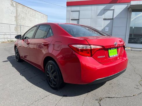 Used 2018 Toyota Corolla LE FWD image 6