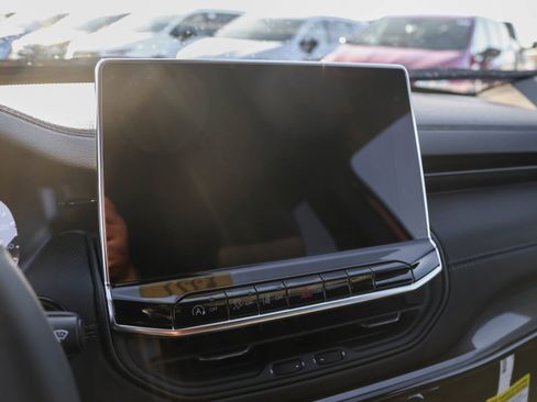 New 2026 Jeep Compass Latitude image 15