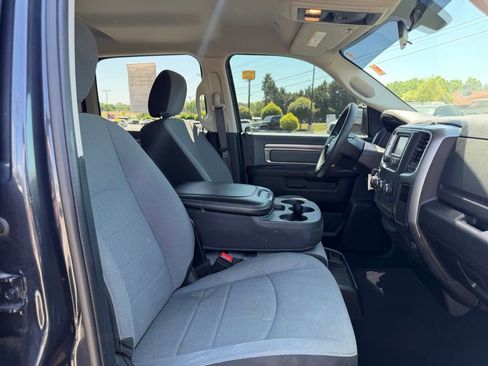 Used 2021 RAM 1500 Classic SLT AWD/4WD image 30