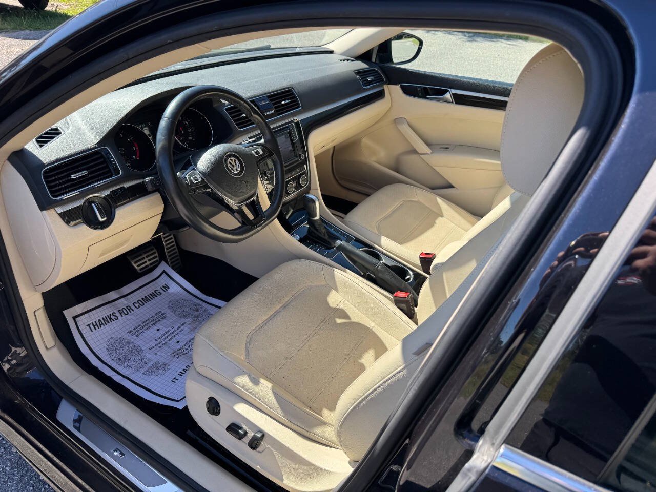 Used 2019 Volkswagen Passat 2.0T SE R-Line FWD image 9
