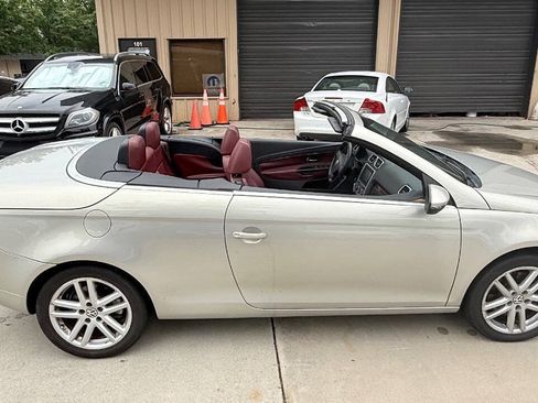 Used 2009 Volkswagen Eos Lux FWD image 17