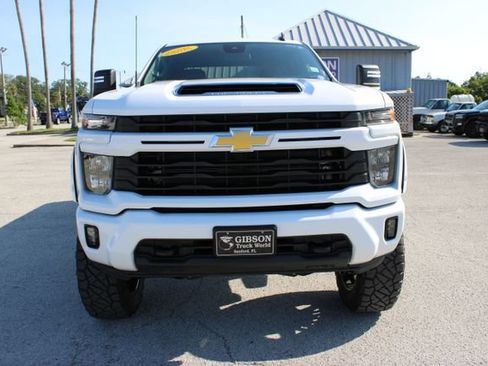 Used 2025 Chevrolet Silverado 2500 LT AWD/4WD image 2