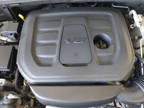 Used 2019 Jeep Grand Cherokee Laredo w/ Security & Convenience Group AWD/4WD image 30