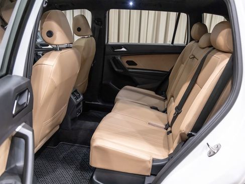 Used 2023 Volkswagen Tiguan SE R-Line image 11