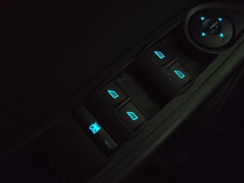 Used 2018 Ford Focus SE w/ SE Appearance Package image 27