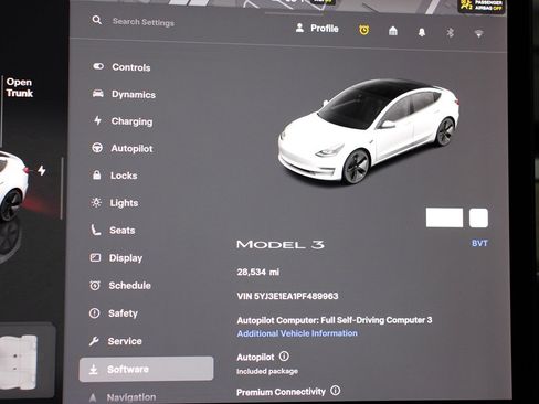 Used 2023 Tesla Model 3 Standard Range image 16