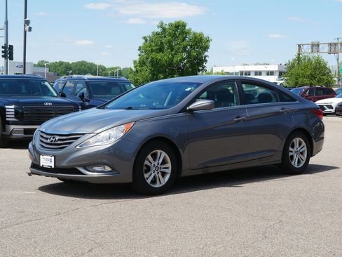 Used 2013 Hyundai Sonata GLS w/ Popular Equipment Pkg FWD image 2