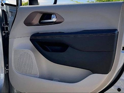 Used 2023 Chrysler Voyager LX image 23