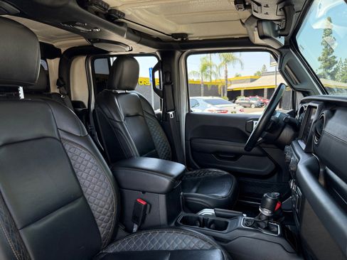 Used 2021 Jeep Gladiator Overland image 19