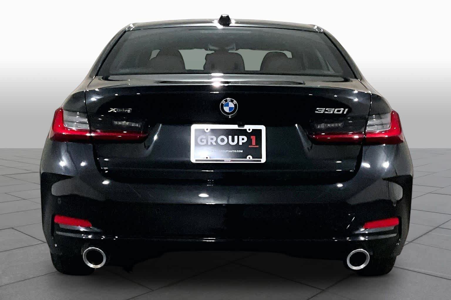 Used 2025 BMW 330i xDrive Sedan w/ Premium Package AWD/4WD image 4