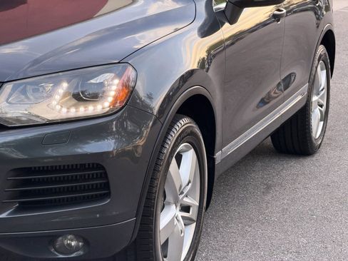 Used 2012 Volkswagen Touareg Sport AWD/4WD image 36