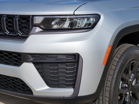New 2026 Jeep Grand Cherokee L 2WD image 10